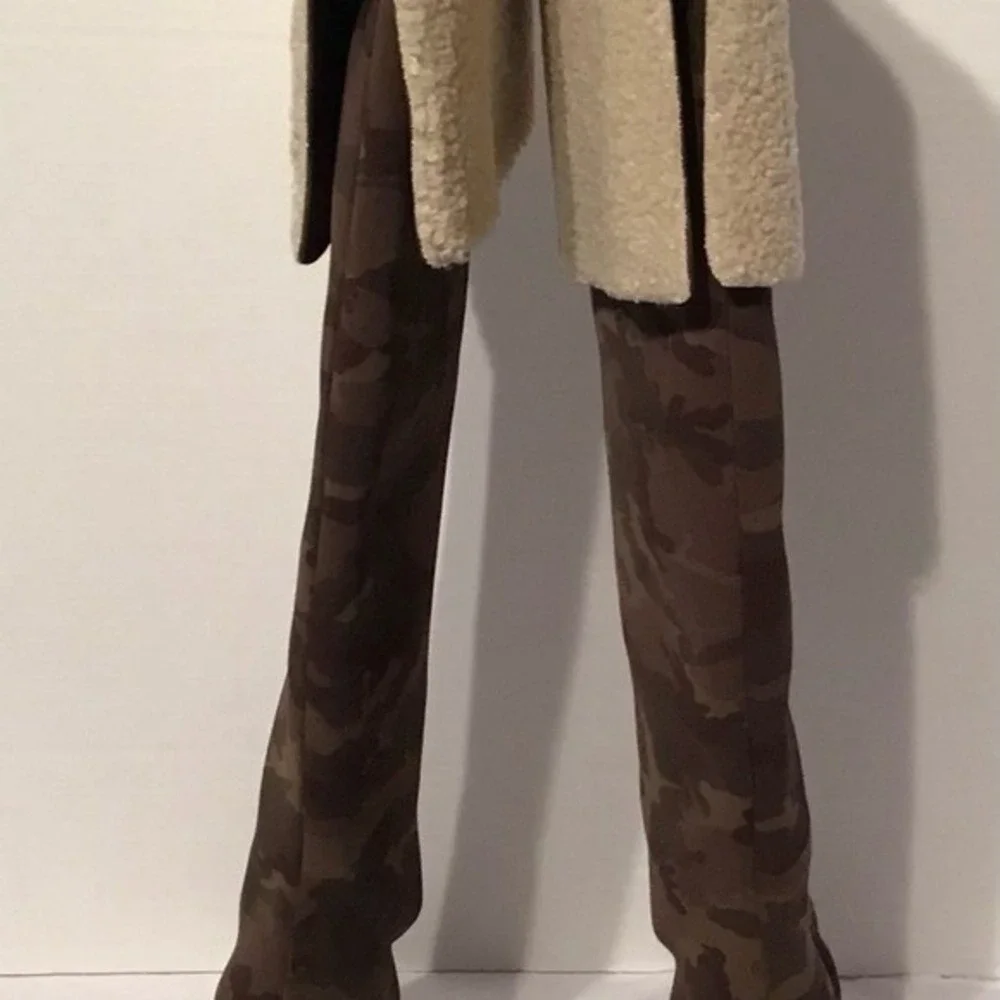 GOOD AMERICAN Camo Shearling‎ Lined Knee High Stiletto Boots Size 6.5
